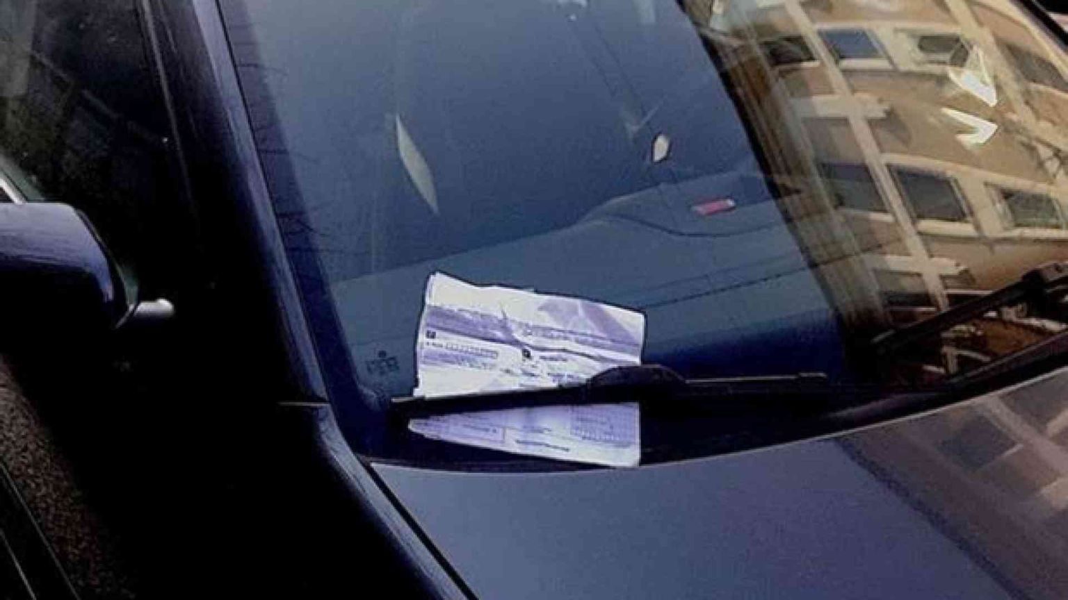 Finestrino aperto, multato per istigazione al furto