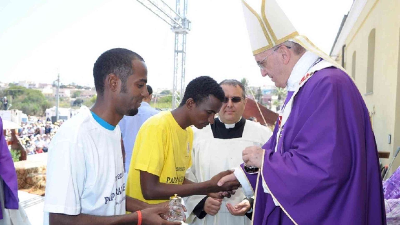 L'8 luglio papa Francesco celebra Messa con 250 tra profughi e volontari