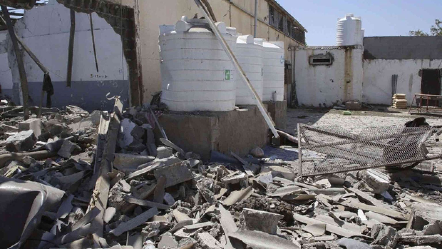 Il governo Serraj valuta il rilascio dei migranti: «Non riusciamo a proteggerli»