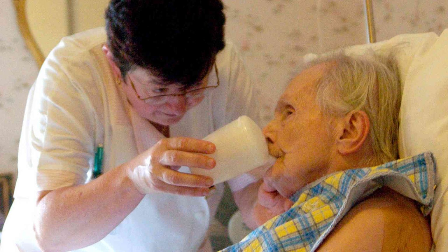 Solo il 2% in Rsa o assistito a domicilio. Grandi le disparità regionali