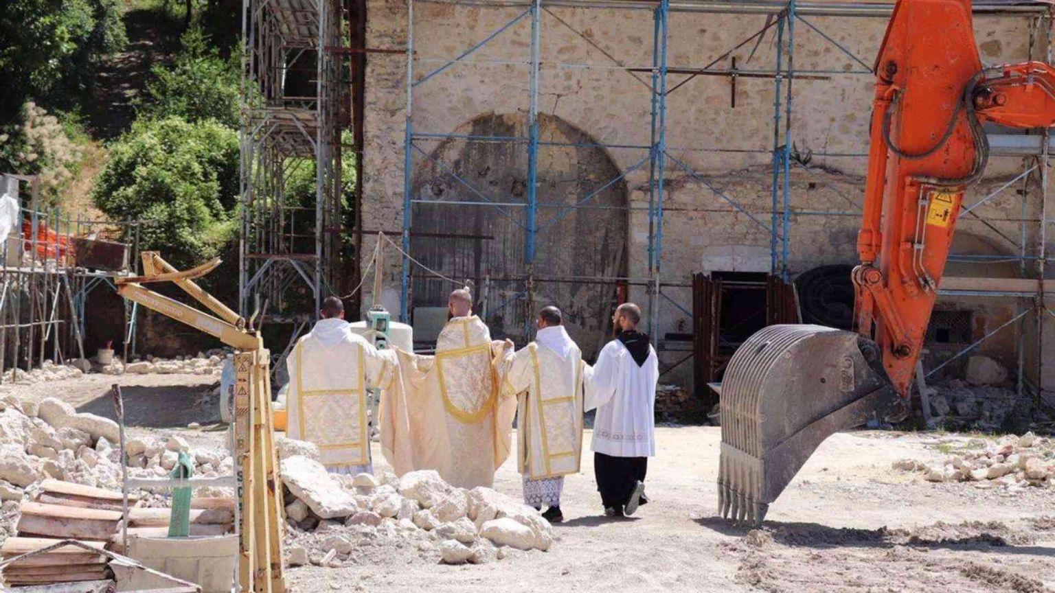 A Norcia posata la prima pietra del nuovo monastero di San Benedetto