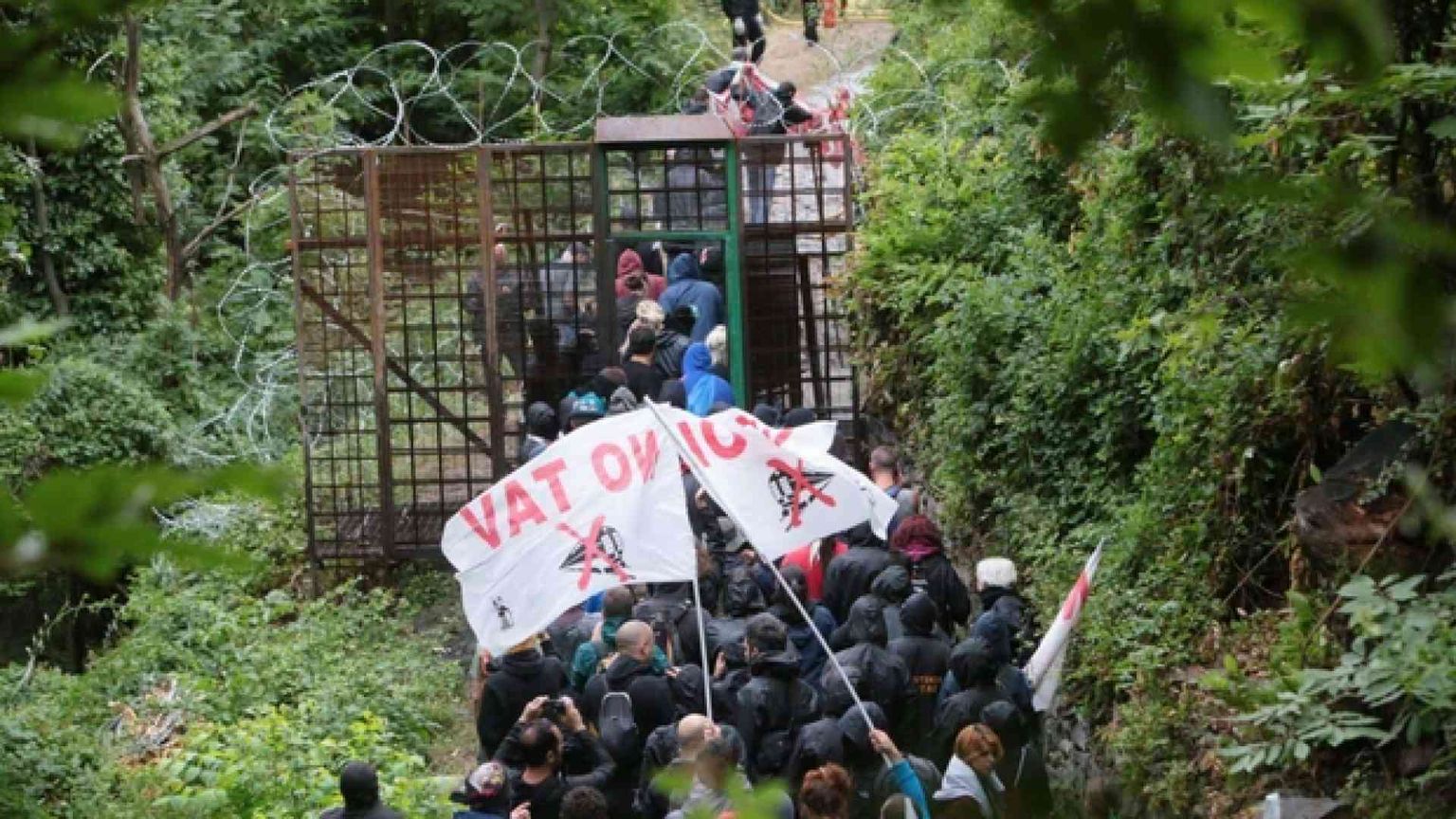 Scontri e sassi al corteo, tornano i No Tav