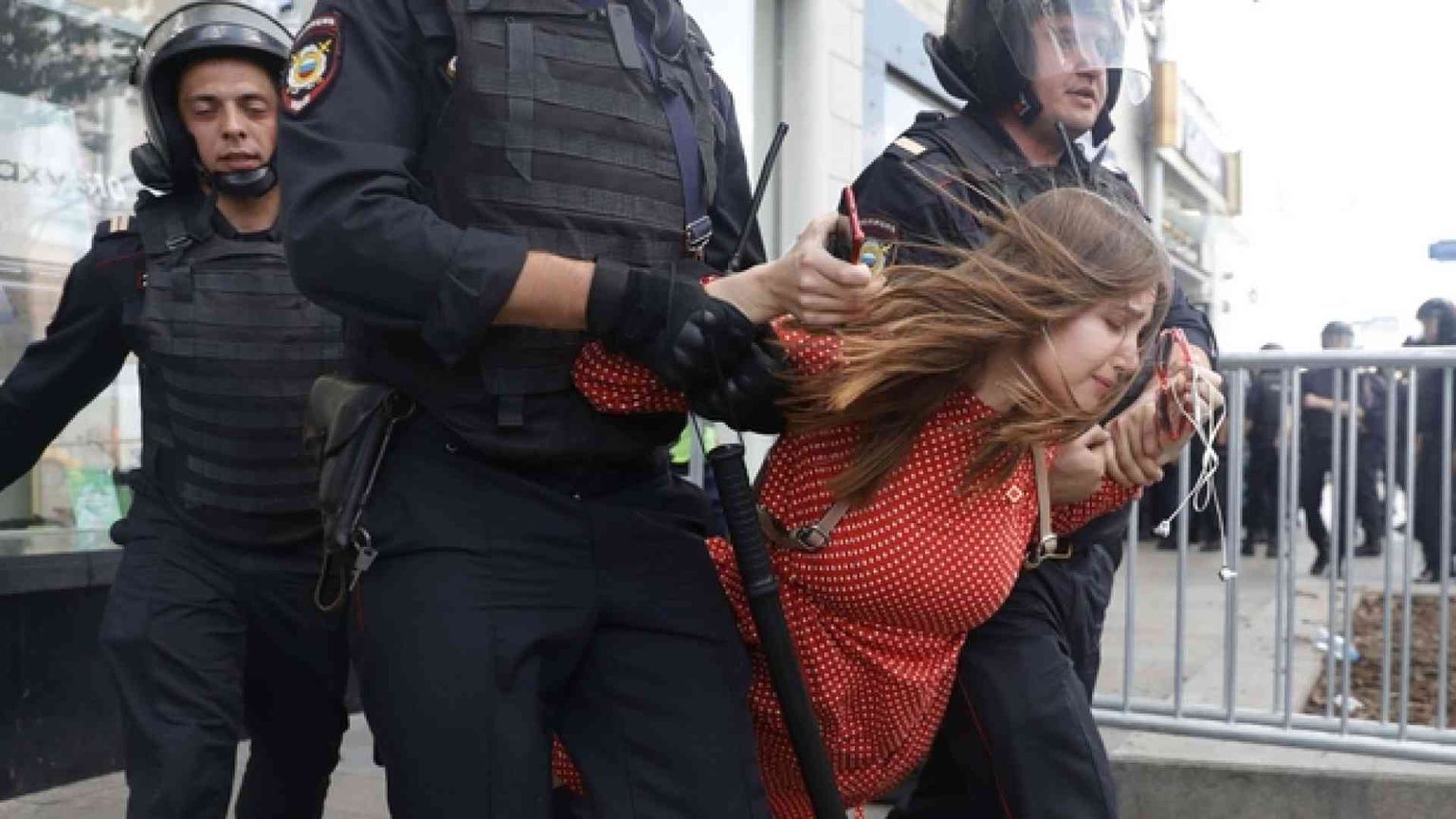 A Mosca in piazza contro lo zar Putin: oltre 1.000 gli arresti