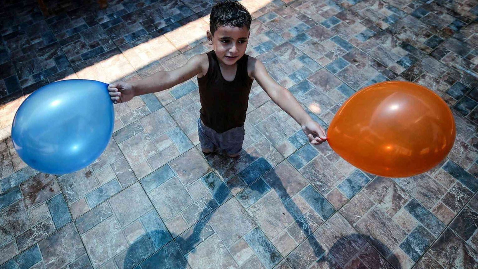 Piscina, parco giochi e via le protesi: l'estate dei bimbi amputati di Gaza