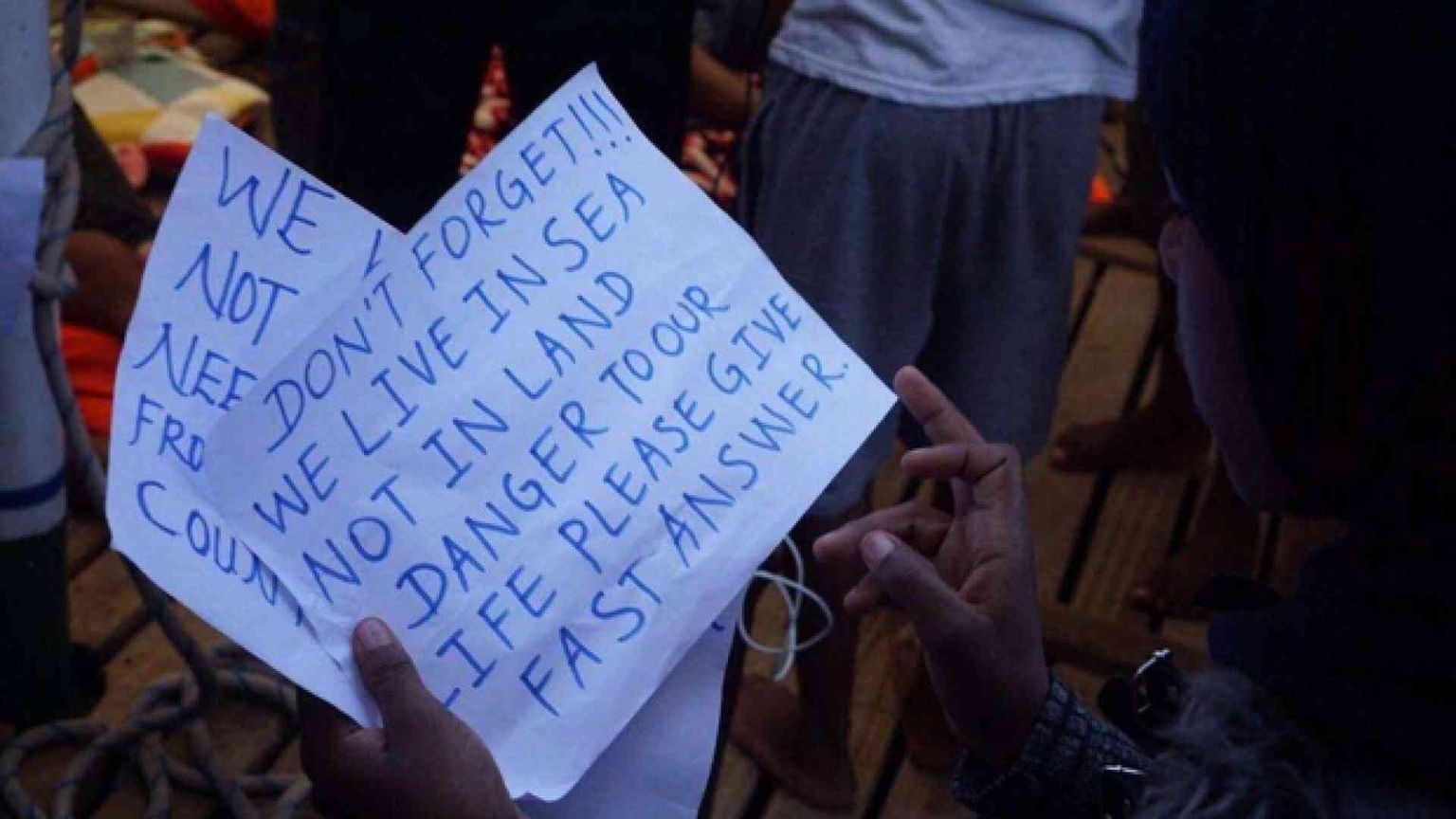 Bloccati da 12 giorni. Il caso dei minori a bordo: «Diritti elusi»