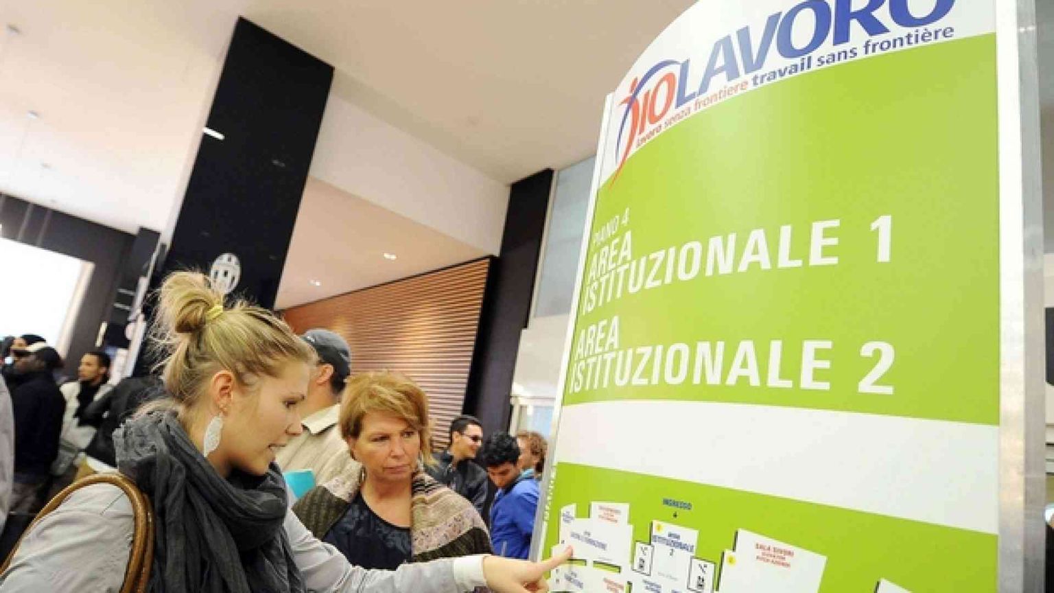 Italia, è stagnazione continua. E lo stallo politico fa risalire lo spread