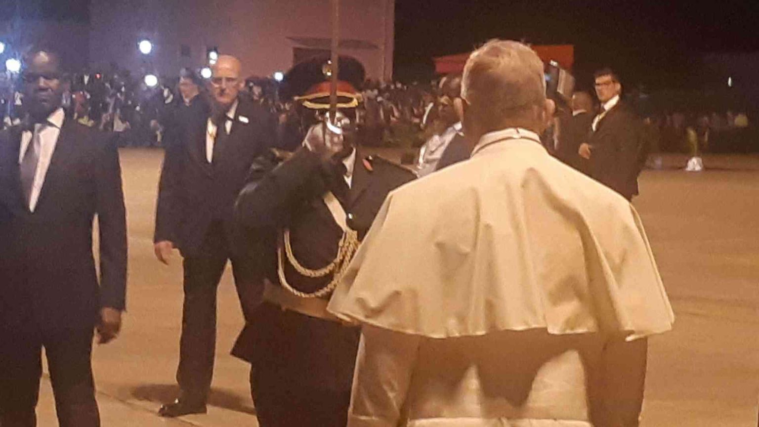 Il Papa è in Mozambico, lo scambio di battute con i giornalisti