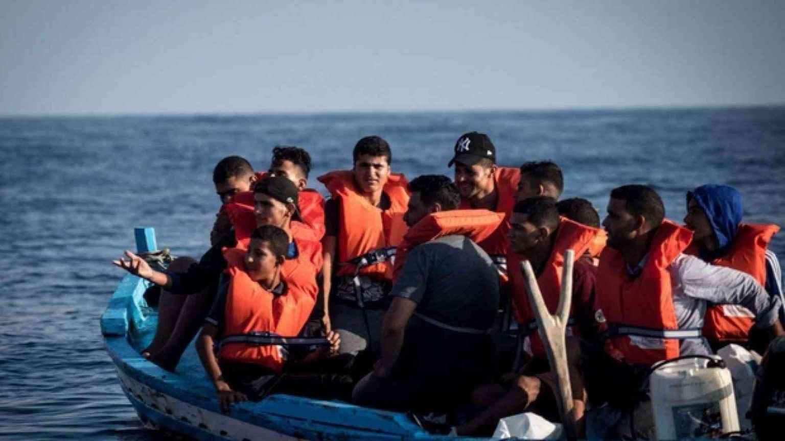 Migranti, attesa la correzione di rotta. Pressing sull'Europa e nuove norme