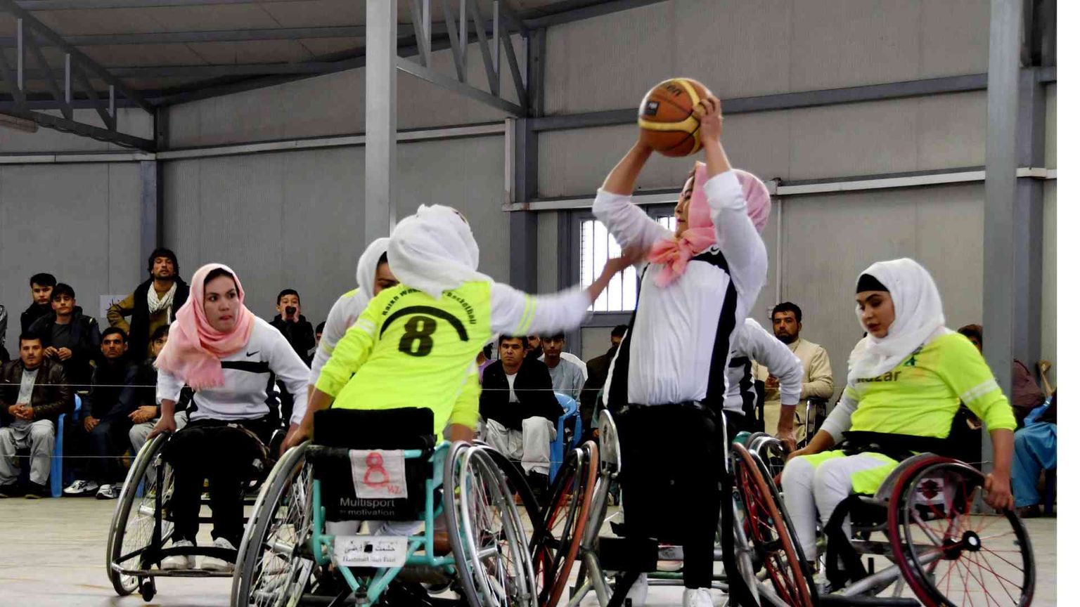 Canestro in sedia a rotelle: la rivincita delle ragazze del basket afghano