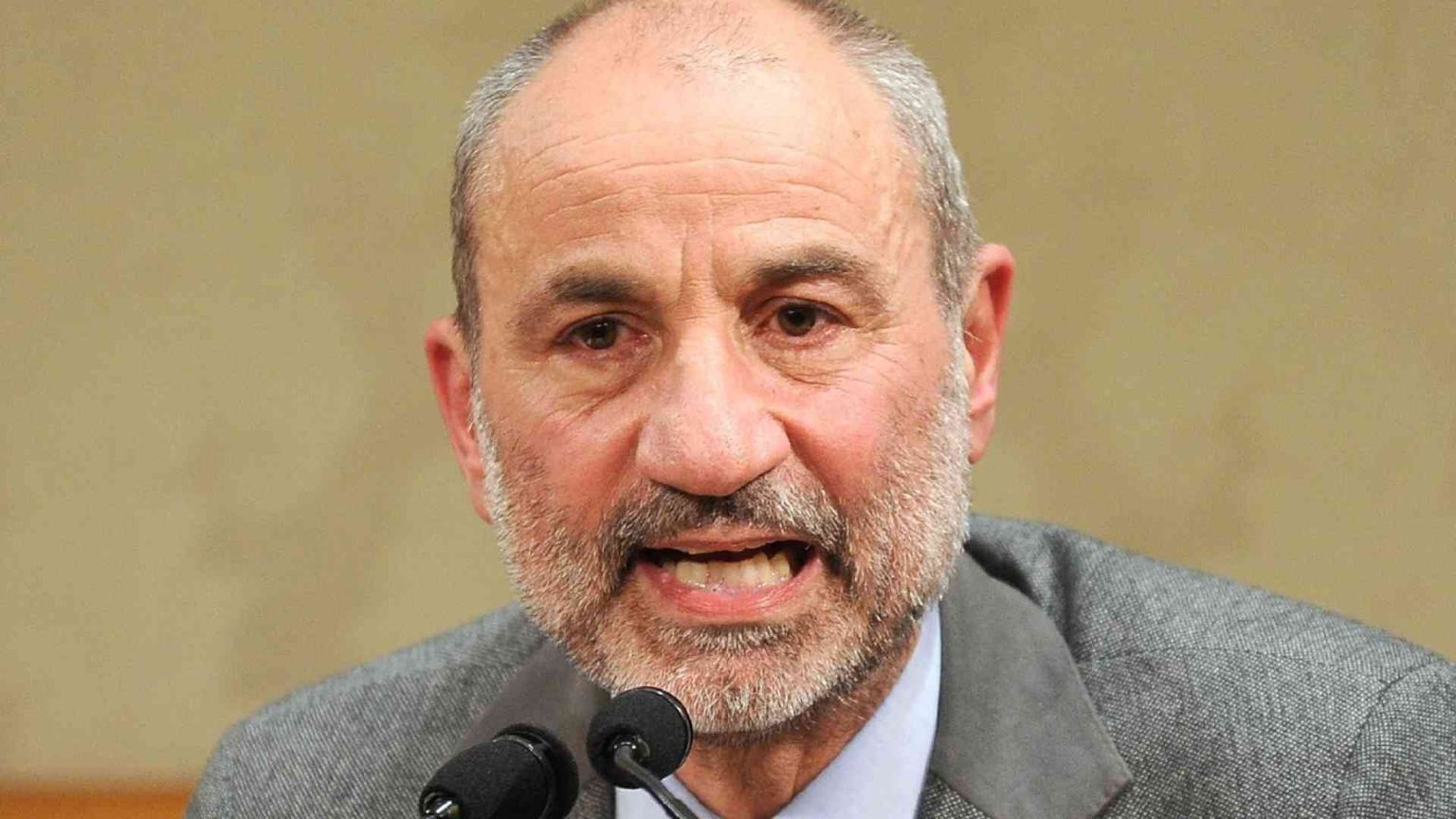 Molte dure domande e una risposta da medici