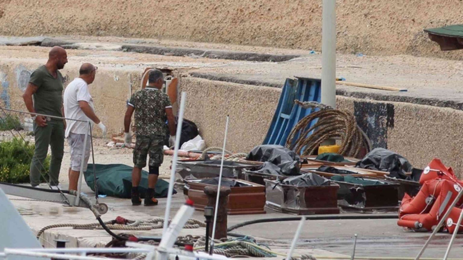 Naufragio al largo di Lampedusa, è strage di ragazze. Neonata tra i dispersi