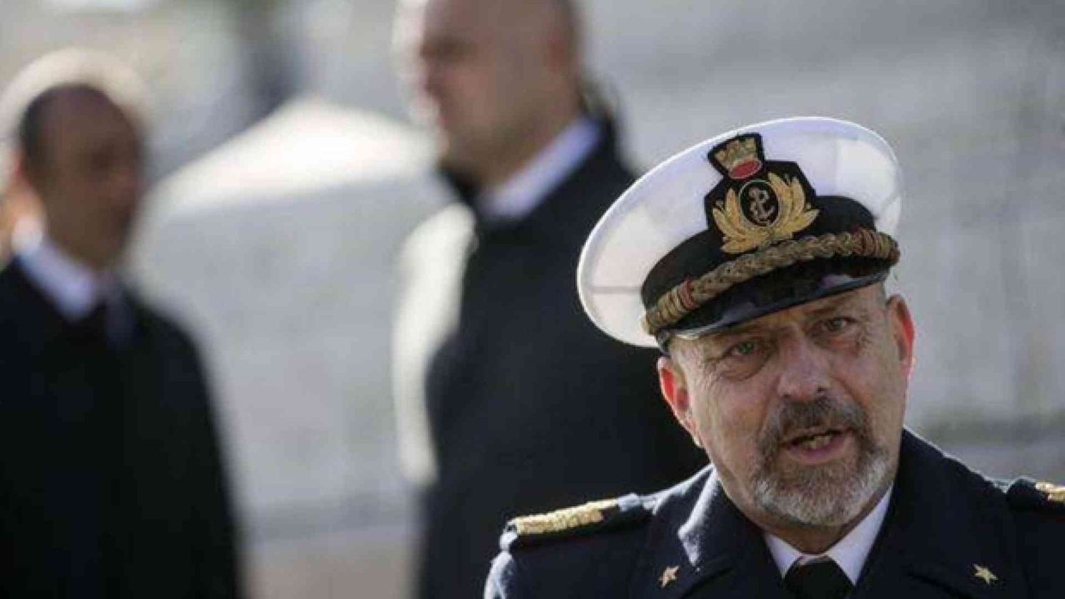 L'ammiraglio De Giorgi: «Ai trafficanti lasciata mano libera»