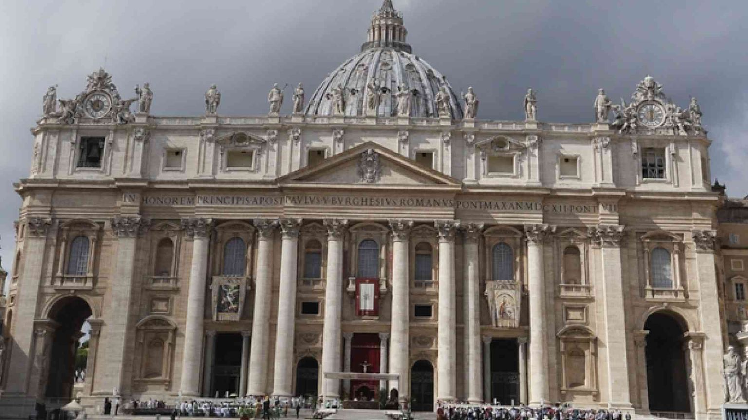 Galantino smentisce: «Vaticano, nessun crac e niente conti cifrati»