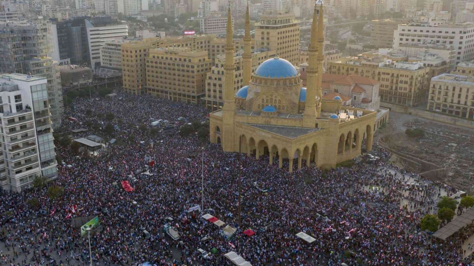 Il Libano che scende in piazza ha fame anche di bene comune