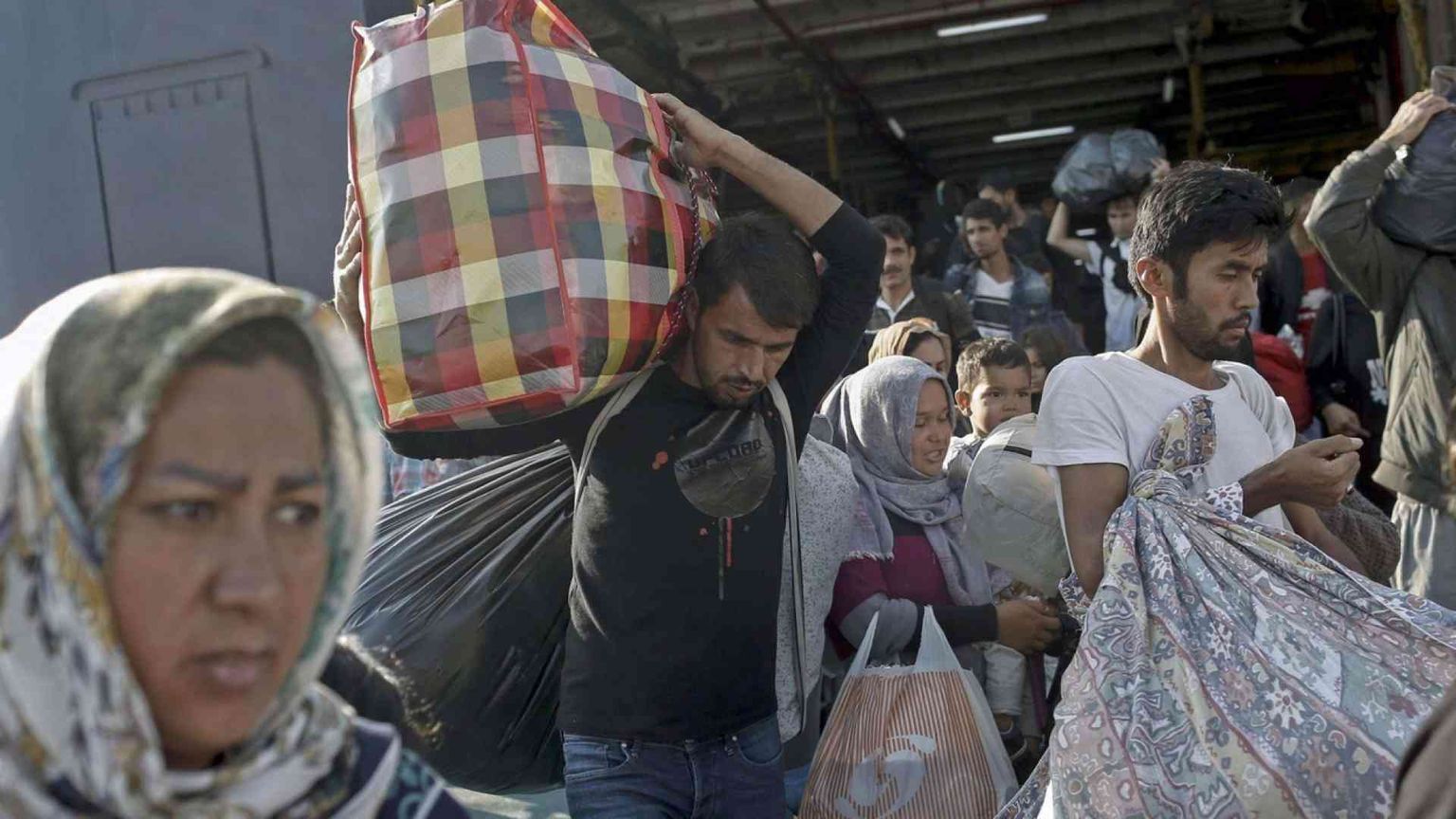 Rotta balcanica, ricatti e tariffe: è la mafia dei camion