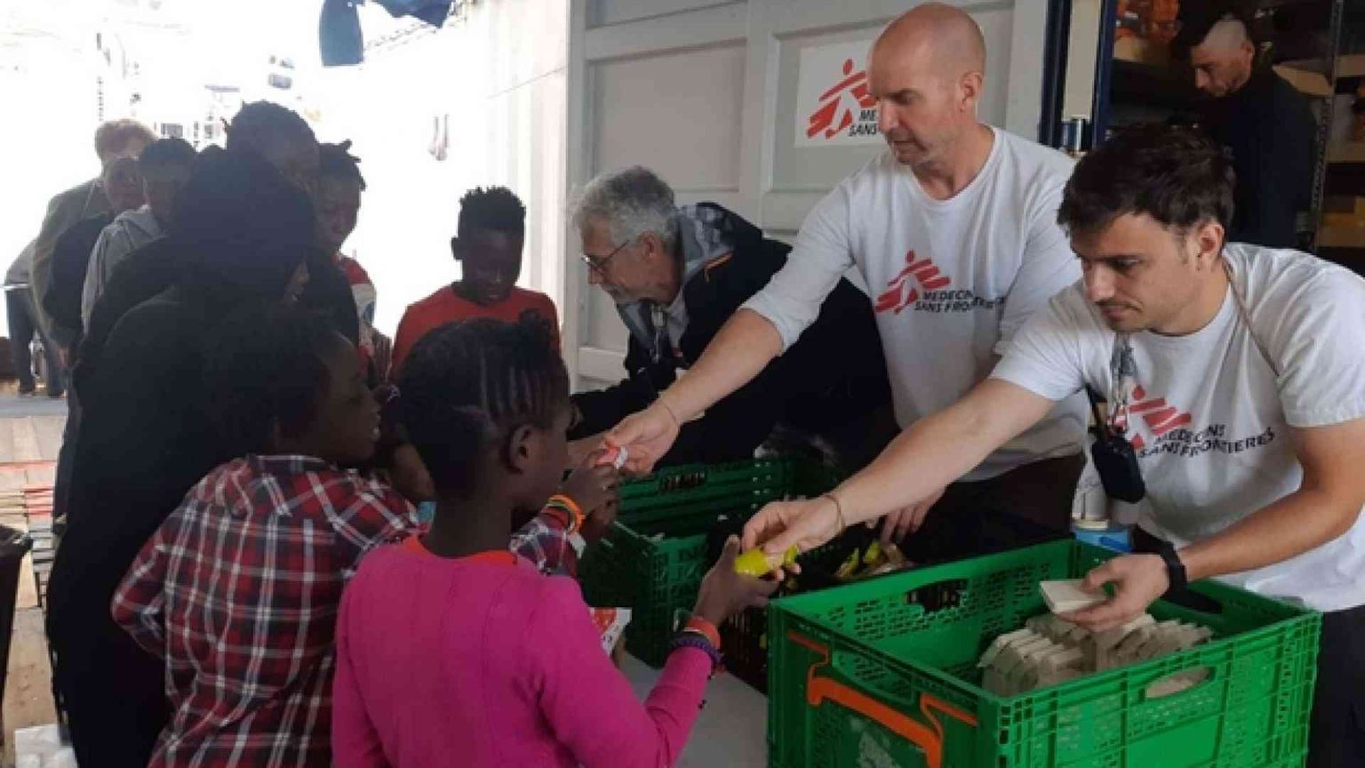 Ocean Viking, 9 giorni in balia del mare: assegnateci un porto sicuro