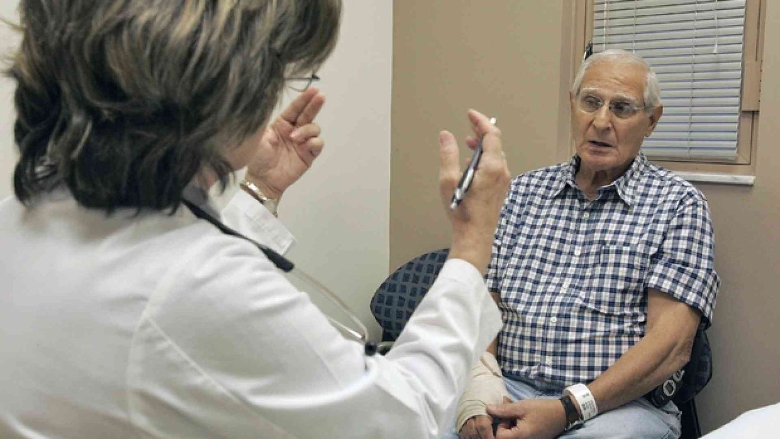 Viaggio tra i malati lasciati soli. È l'Italia che non si cura più