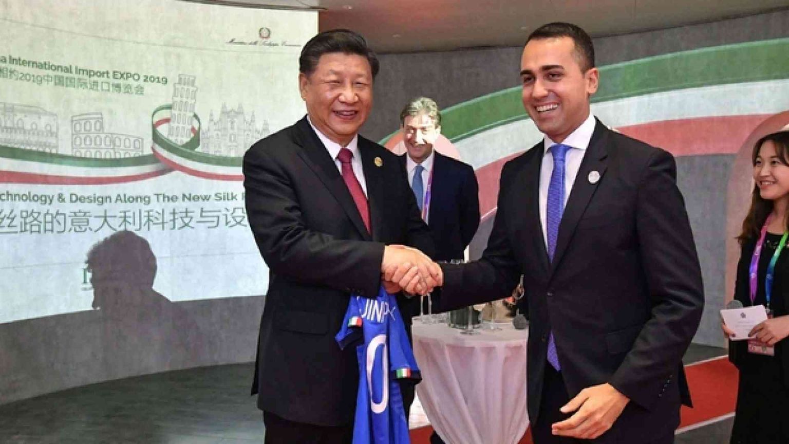 Hong Kong, Di Maio: «Non interferiamo in vicende altrui»