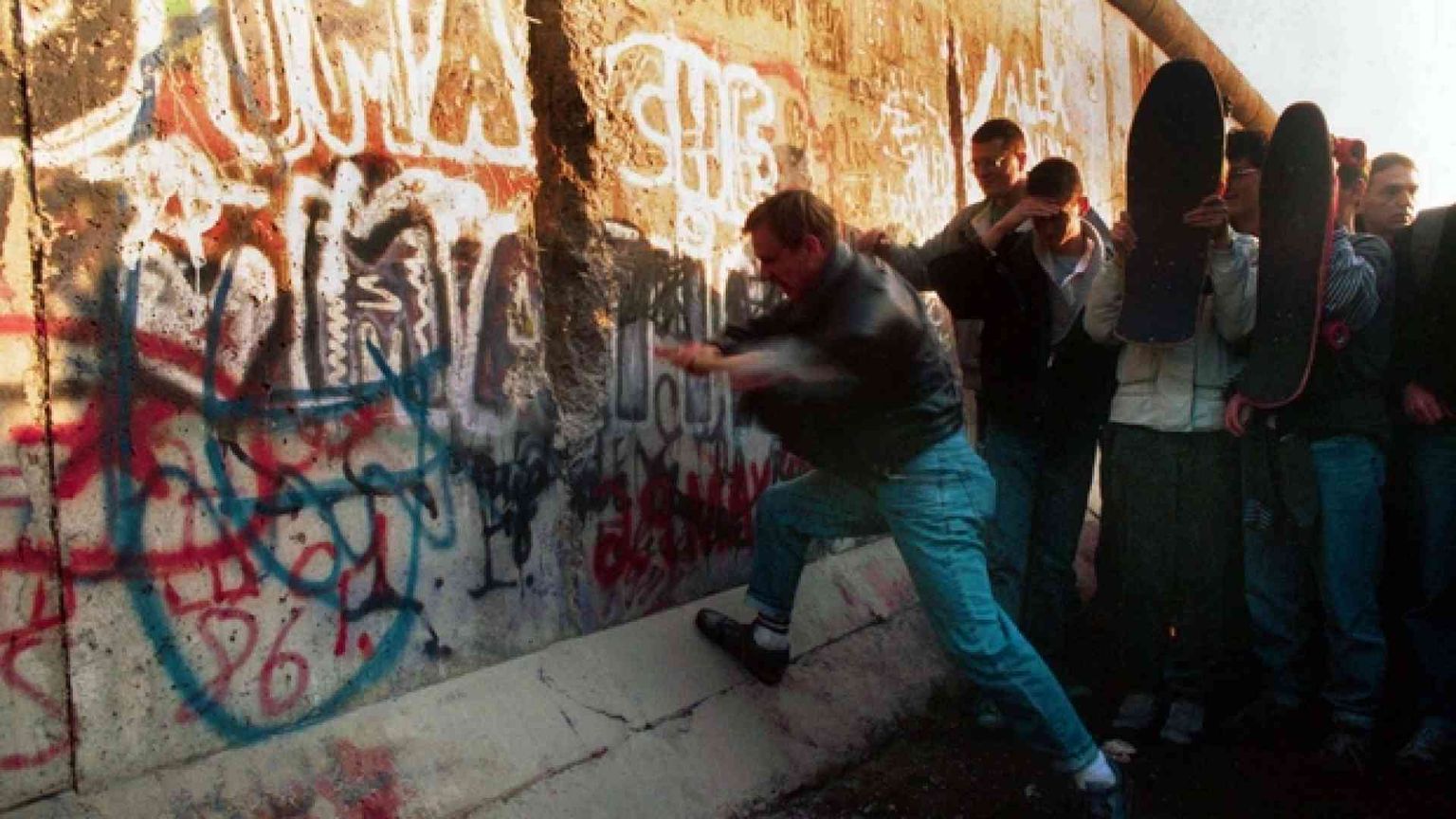 I vescovi della Ue: 30 anni dopo il Muro, le ideologie non sono scomparse