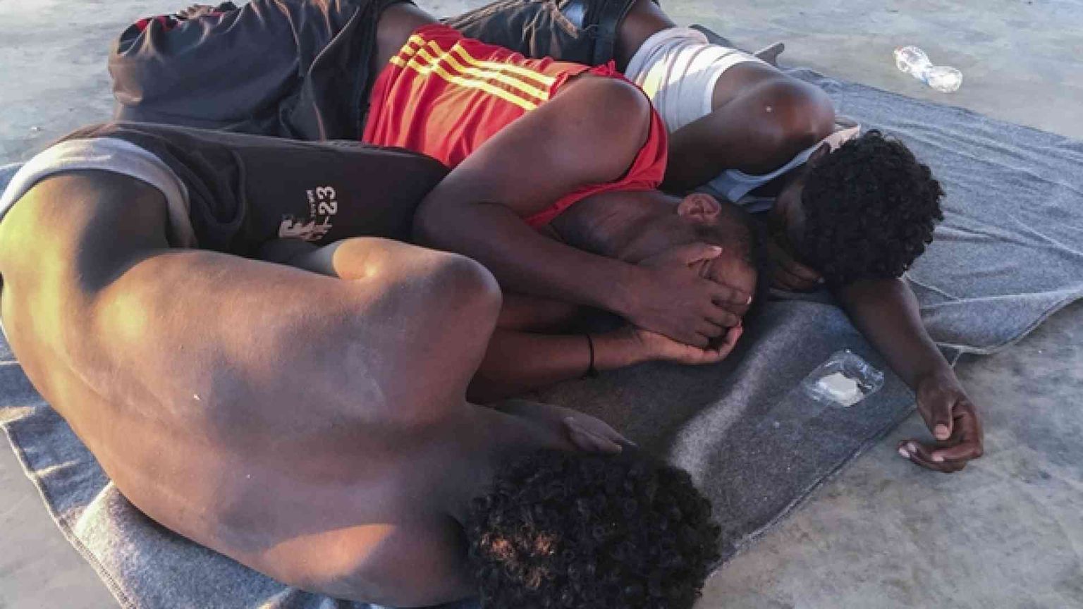 Crimini nei centri di detenzione in Libia. La Corte dell'Aja accusa i boss