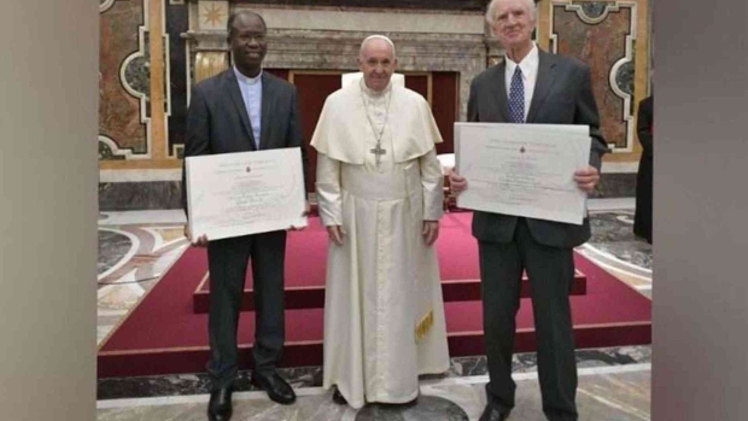 Papa Francesco: grati a Benedetto XVI per il suo servizio alla Chiesa