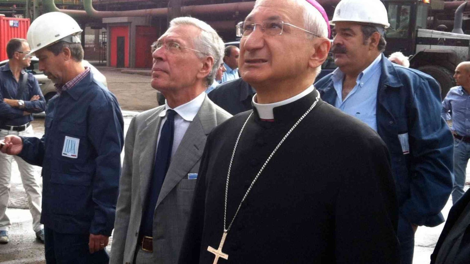 L'arcivescovo Santoro: «Inaccettabile che Arcelor lasci, trattare ancora»
