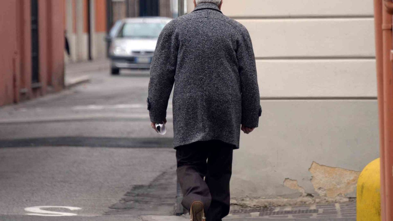 Estorsione e vessazioni a 61enne, fermati anche 8 minori