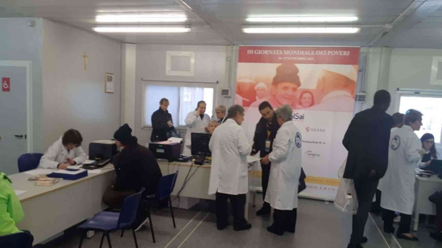 «L’ambulatorio» del Papa visita gratis gli invisibili