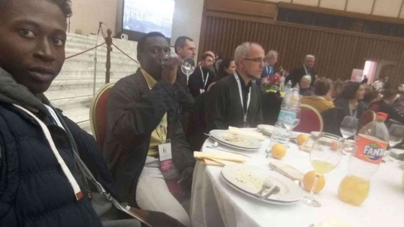 I tre braccianti immigrati a pranzo con il Papa: «Indimenticabile»
