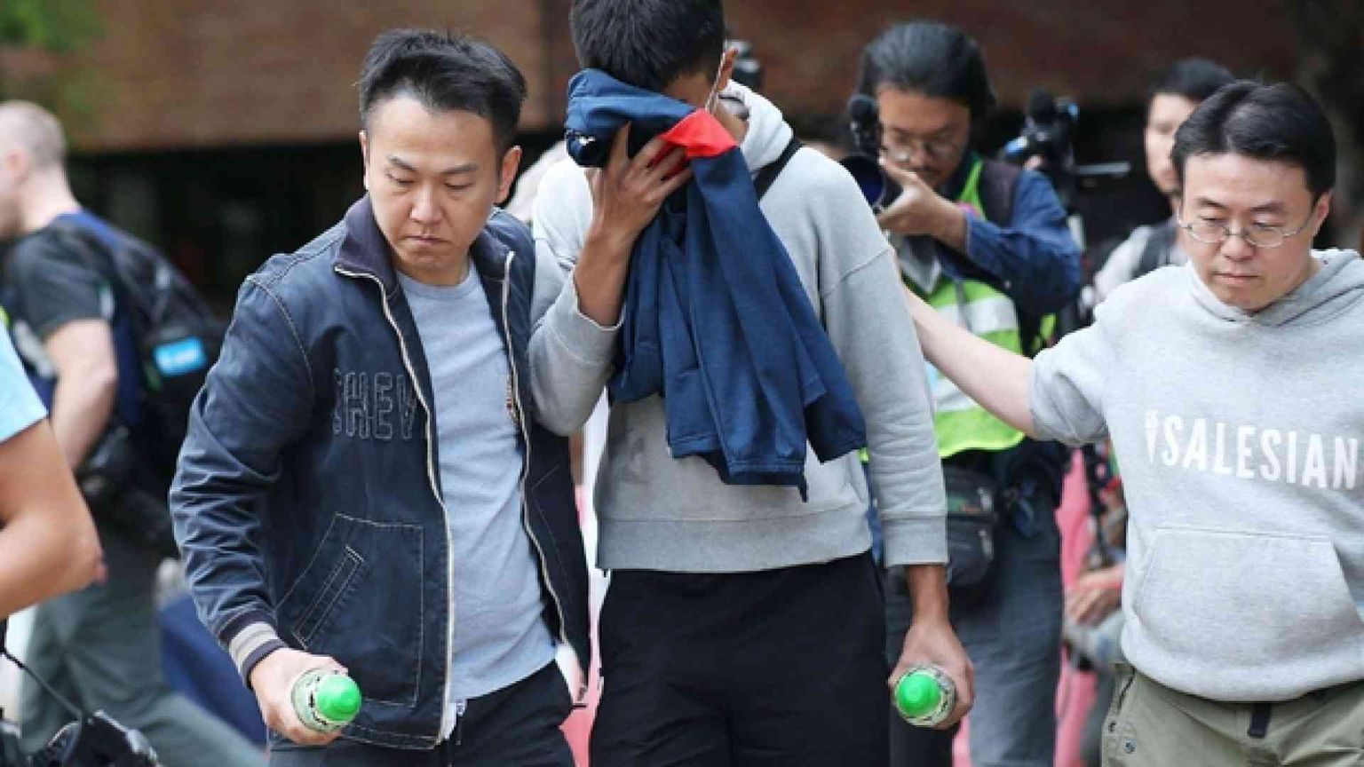 Joshua Wong non verrà in Europa. Altri 30 studenti si arrendono