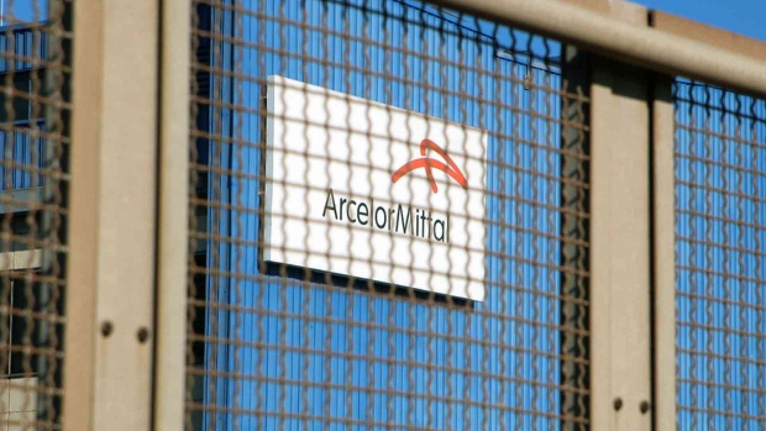 Perquisizioni negli uffici di Arcelor Mittal, indagini su merce in magazzino