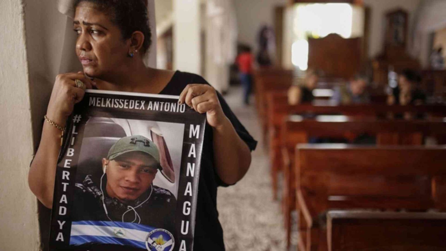 Blitz dei paramilitari nella cattedrale di Managua: picchiati prete e suora