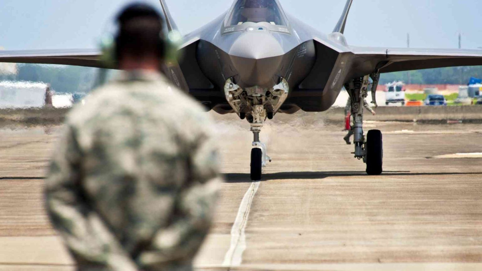 F35, passa la mozione della maggioranza che approva il programma