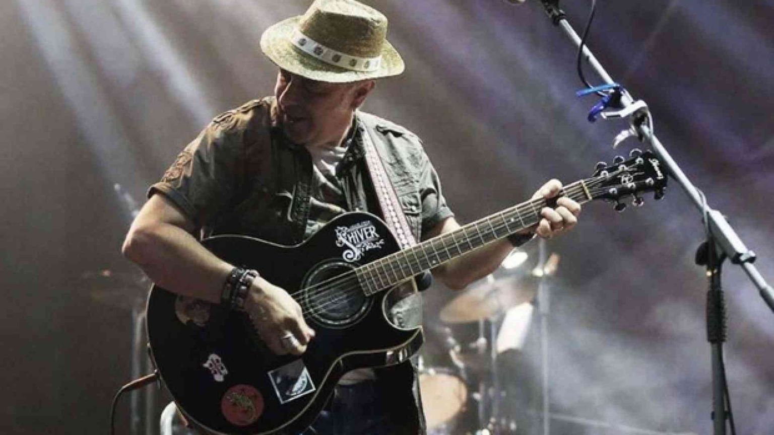 Van de Sfroos: «Ritorno al canto dopo Auschwitz»