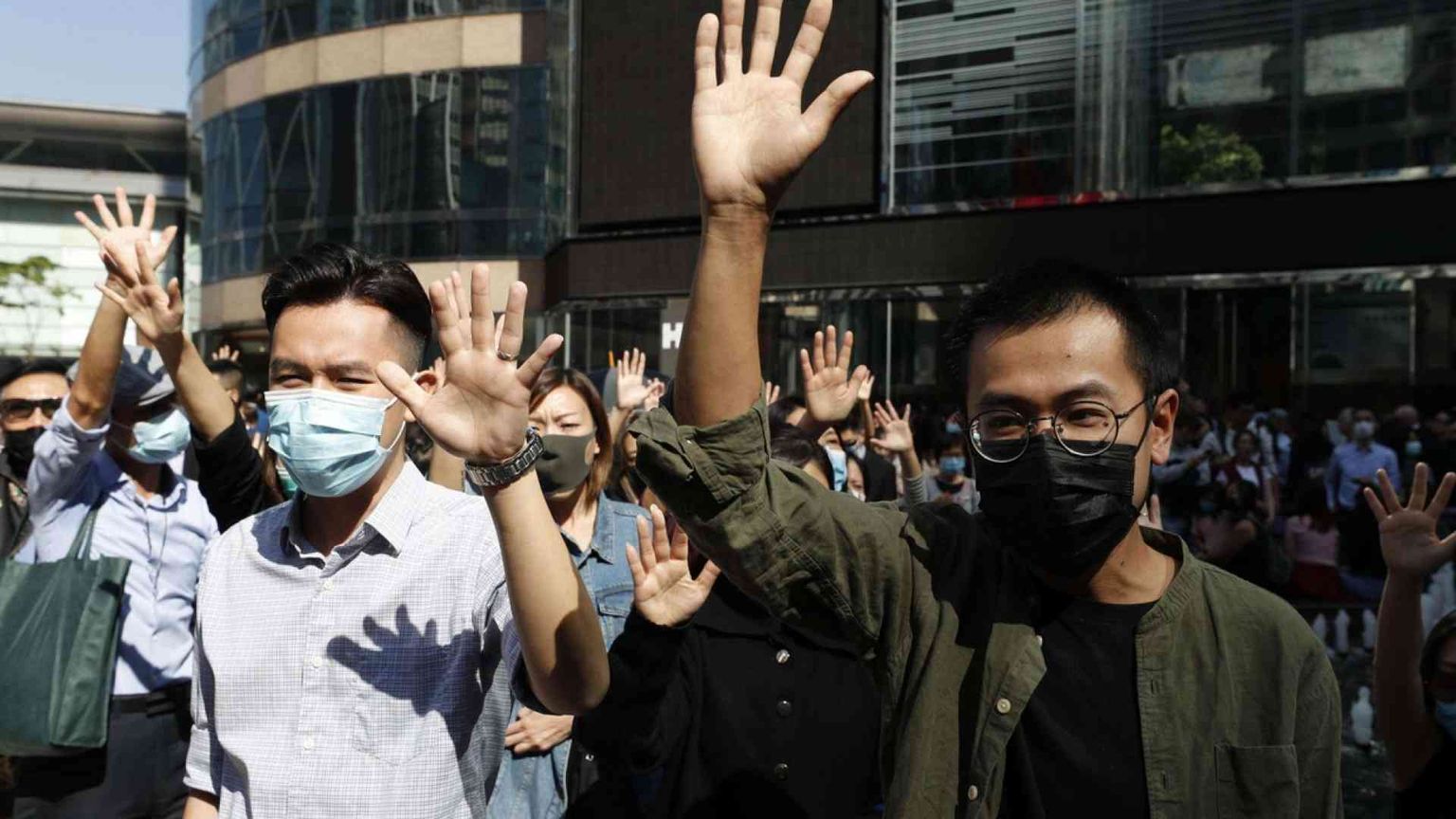 Mezzo mondo scende in piazza: rivoluzione o effervescenza?