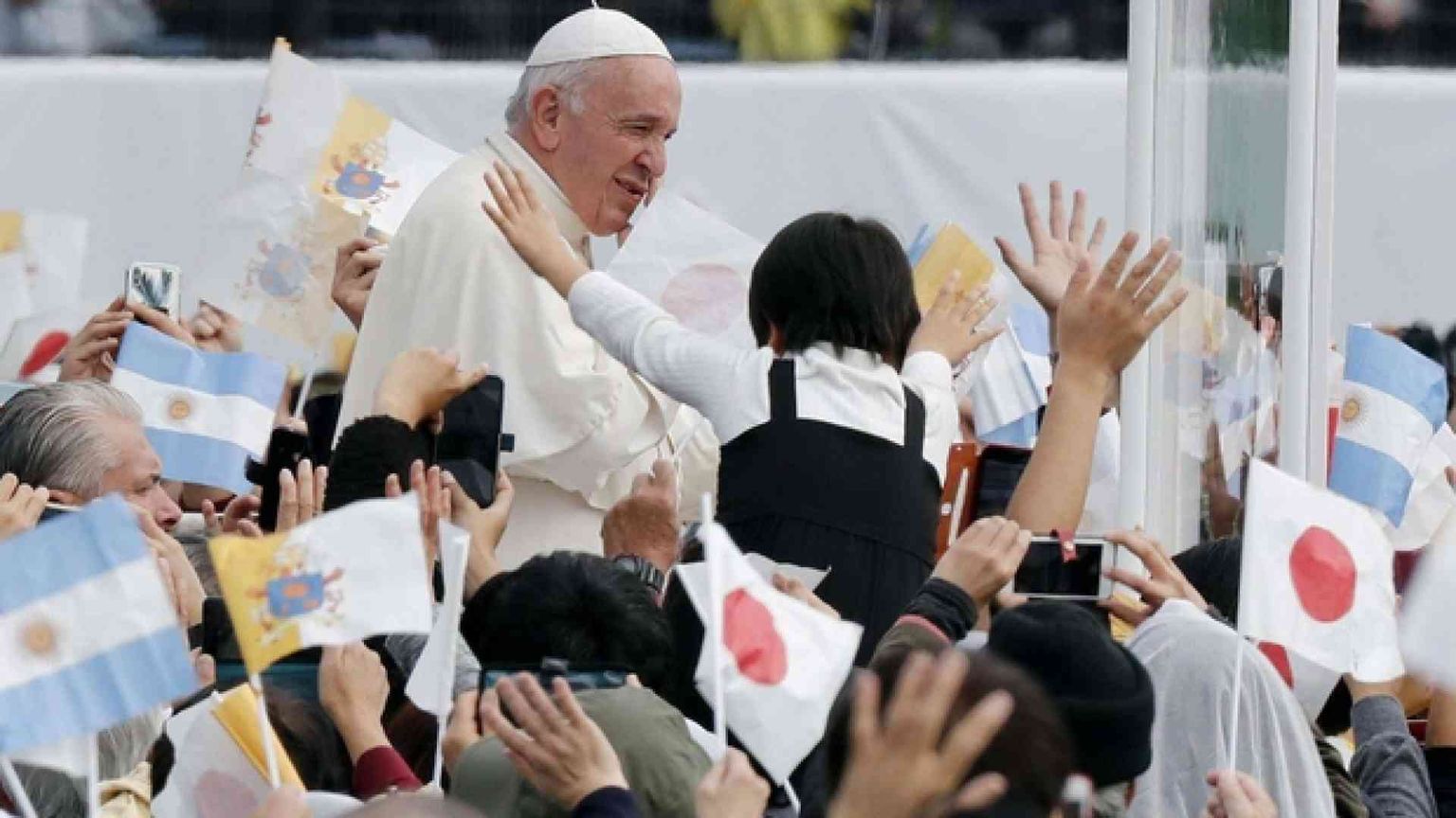 Il monito del Papa nelle due "città martiri": le armi atomiche sono immorali
