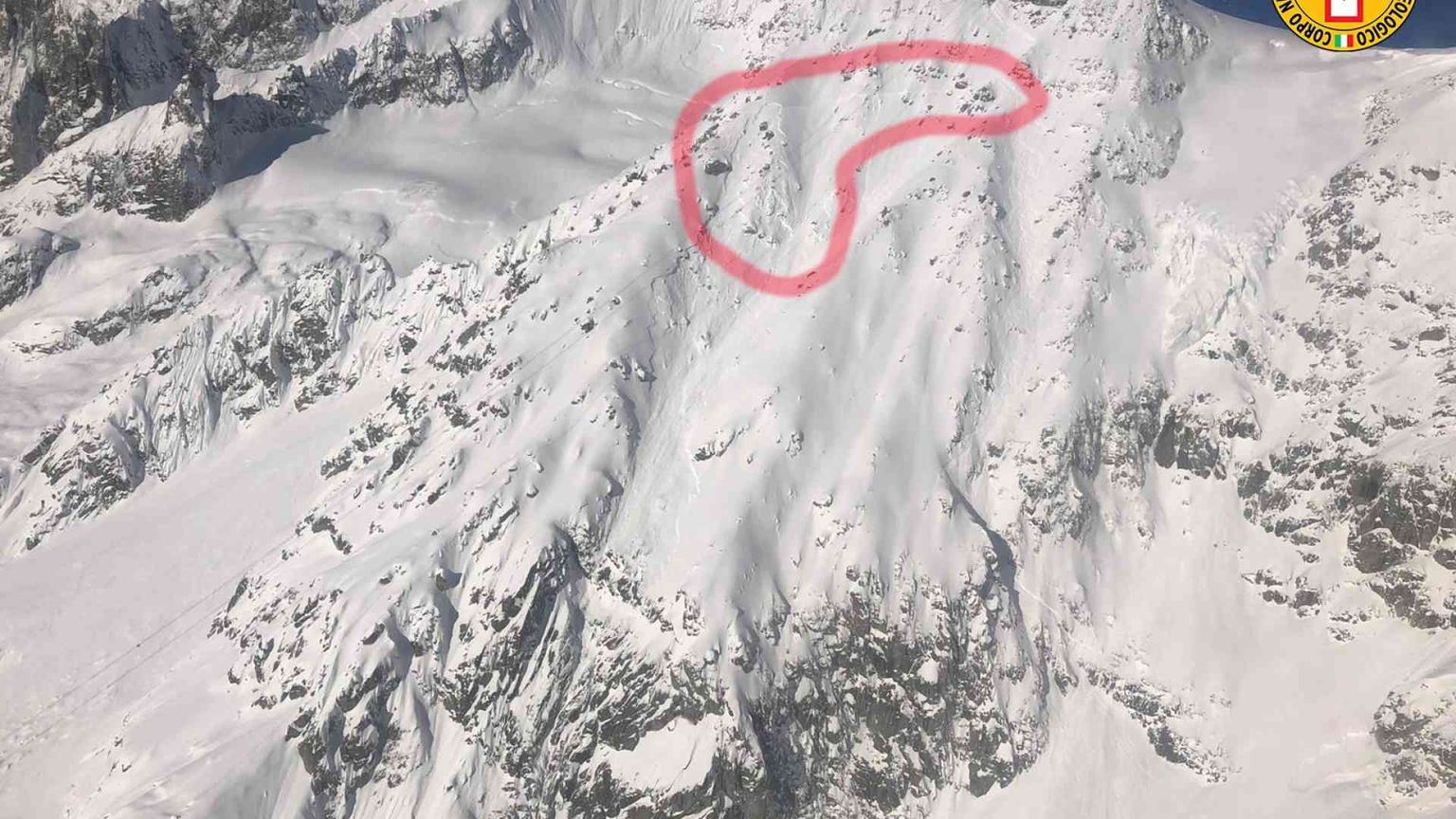 Valanga sul Monte Bianco, due sciatori morti (video)