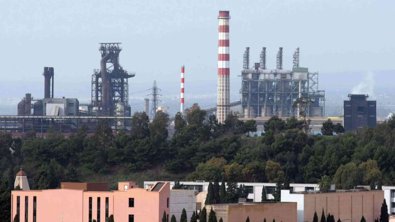 «Ex Ilva, gli esuberi saranno 4.700». I sindacati: sciopero