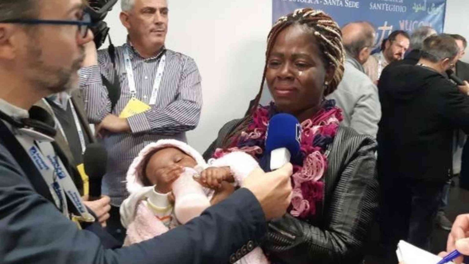 33 migranti da Lesbo in Italia con l'elemosiniere del Papa