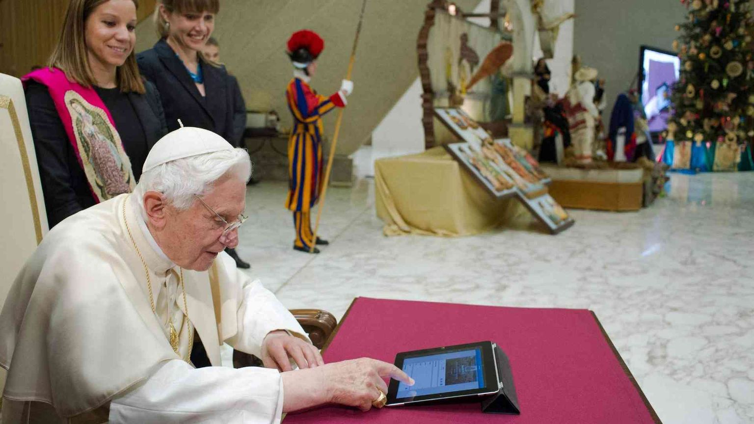 Benedetto XVI debutta su Twitter. La prima volta di un Papa
