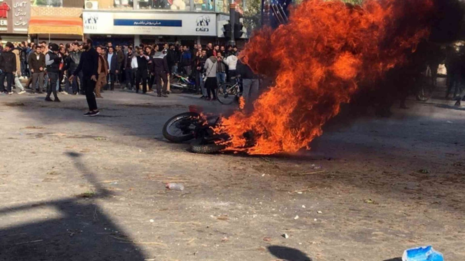 Anche le donne hanno acceso la benzina della rivolta in Iran