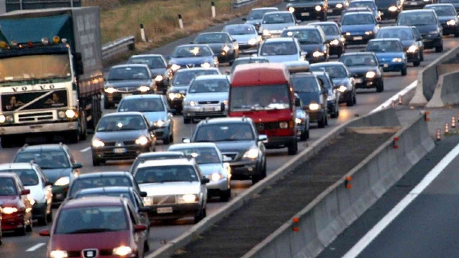 Autostrade, la Liguria in ginocchio dopo la chiusura della galleria Berté