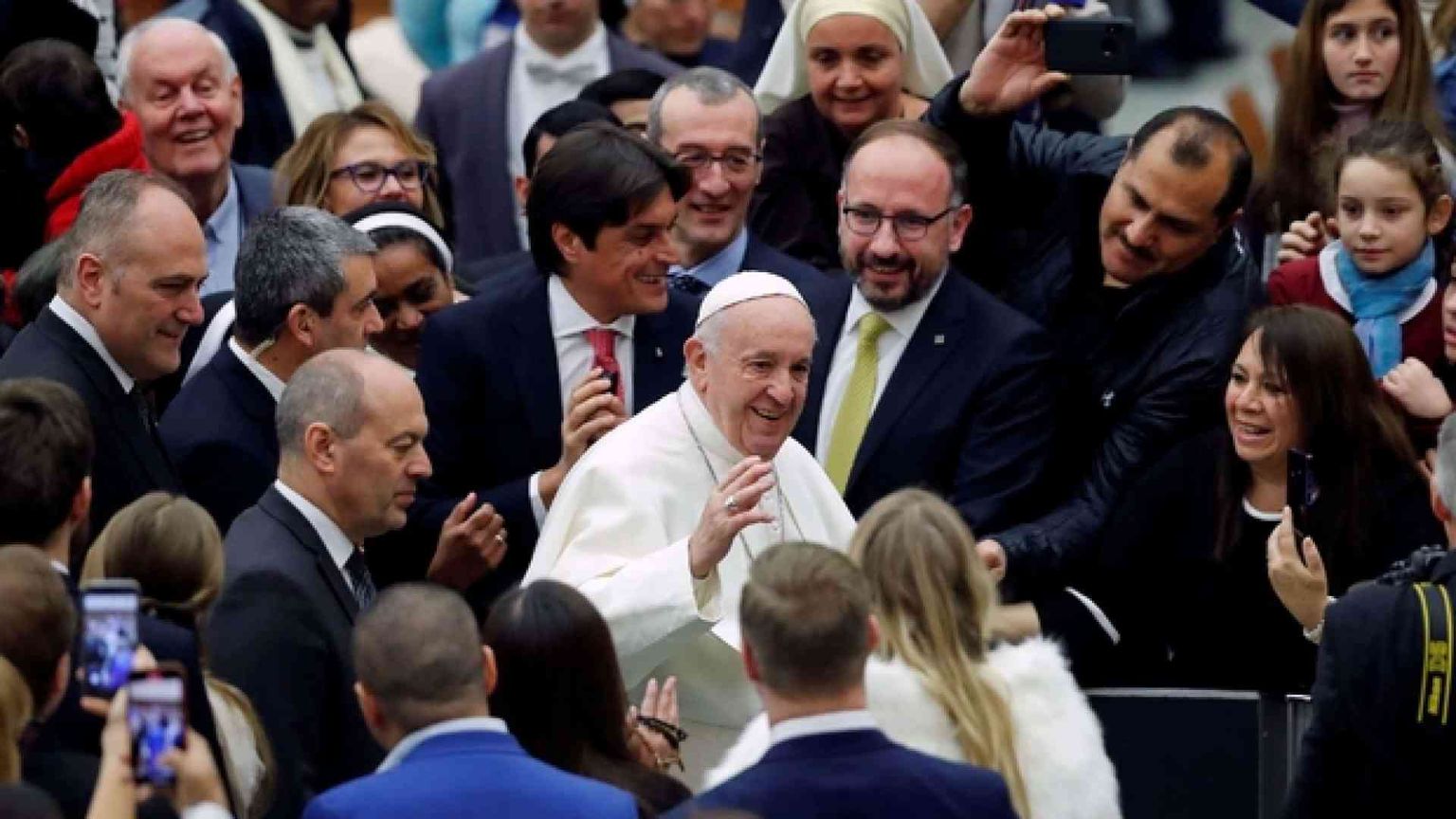 Il Papa: accogliamo con amore fraterno. No al gelo dell'indifferenza