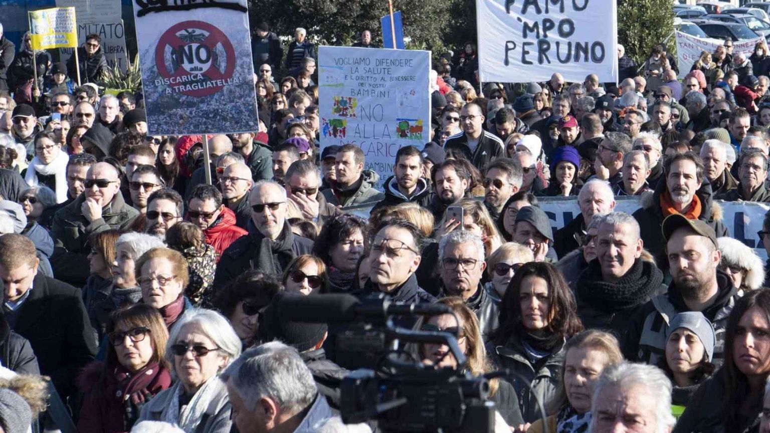 Roma, proteste a Monte Carnevale dove Raggi vuole una discarica di servizio