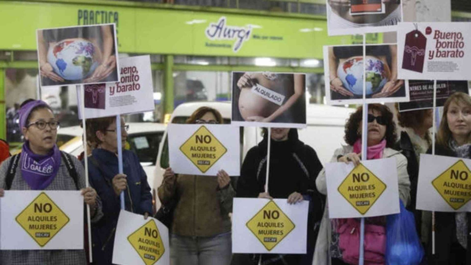 La petizione delle donne: «L'Italia dica no all'utero in affitto»