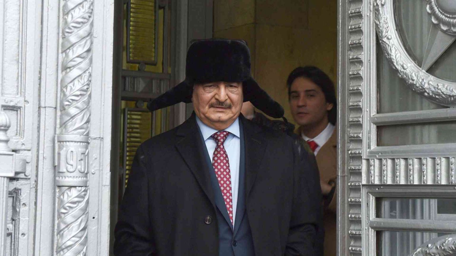 Il generale Haftar lascia il tavolo dei negoziati per la tregua in Libia