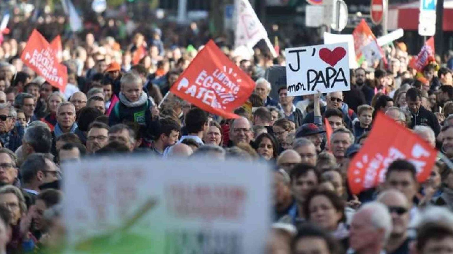Domenica in piazza a Parigi per difendere i bambini