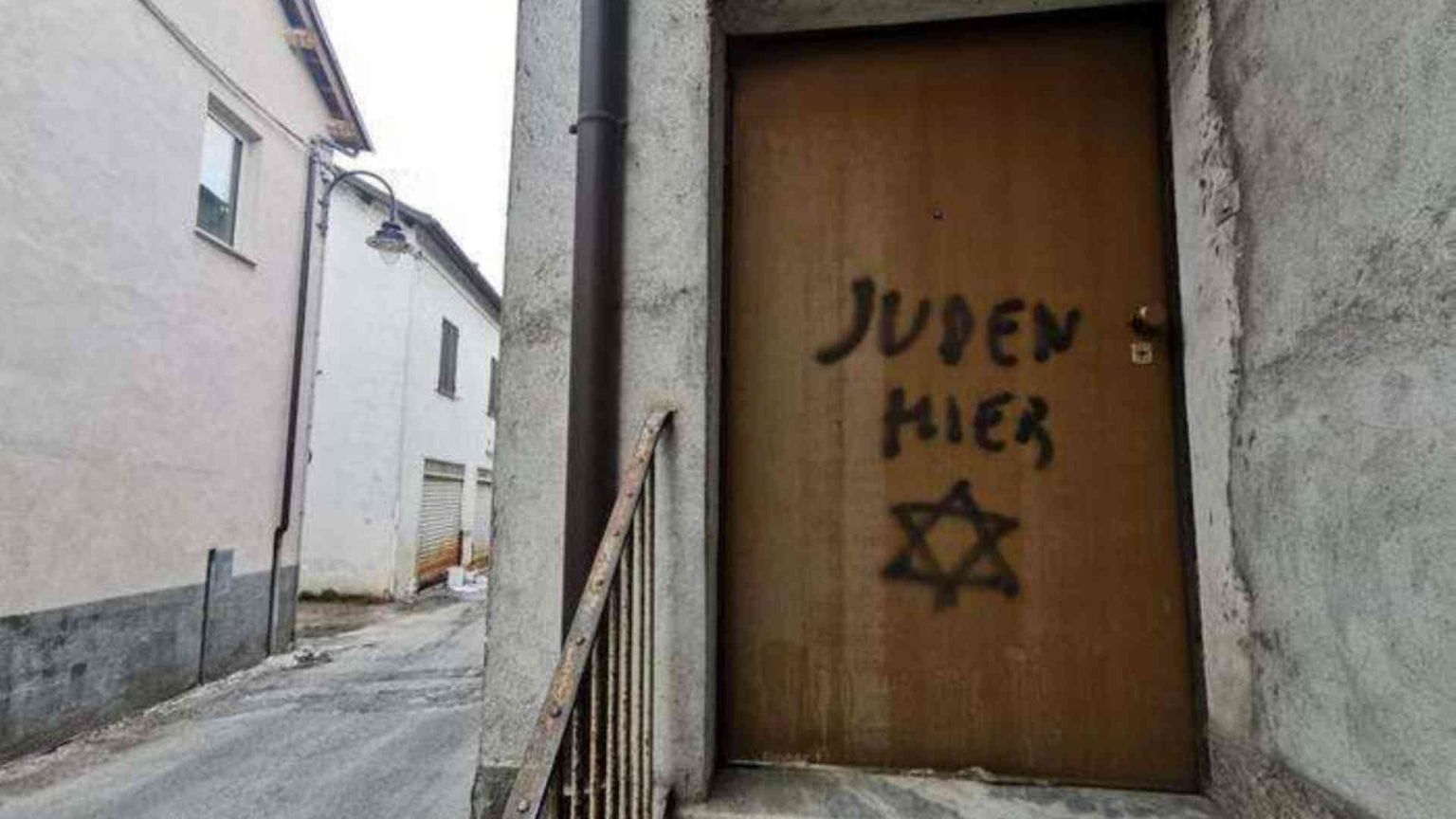 Scritte naziste a Noto. E a Mondovì sulla casa di una deportata