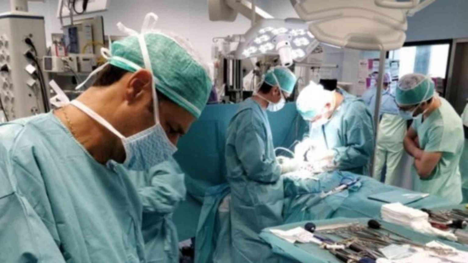 Lotta al cancro, le cure innovative che «dividono» l'Italia