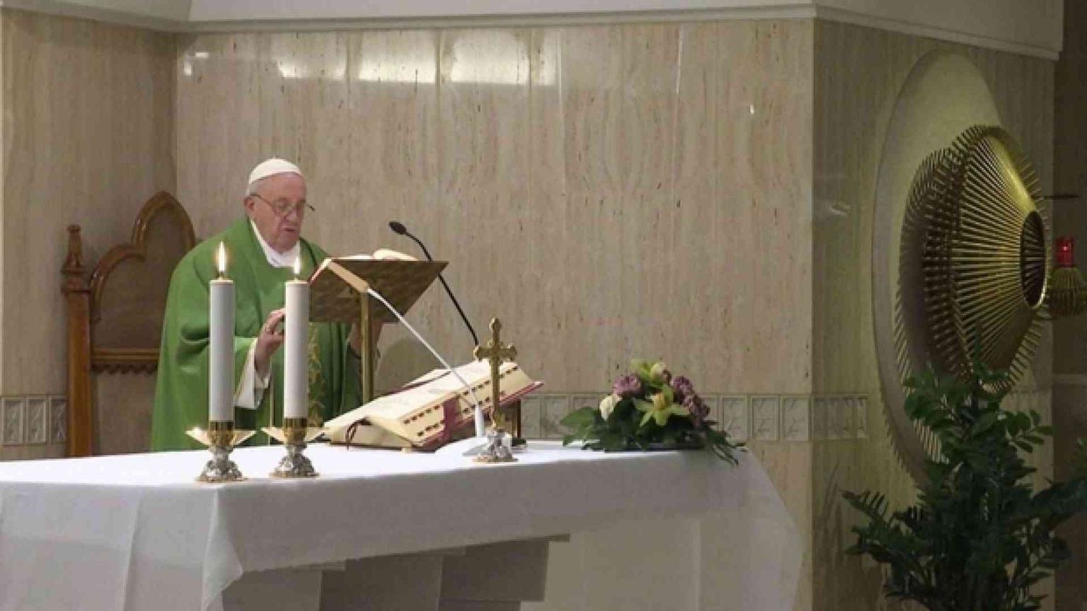Il Papa: Dio piange per noi quando ci allontaniamo da Lui